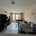 нино Apartment *